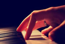 离谱！库里复出勇士开场四分钟8投1中仅拿2分 科尔看不下去了.